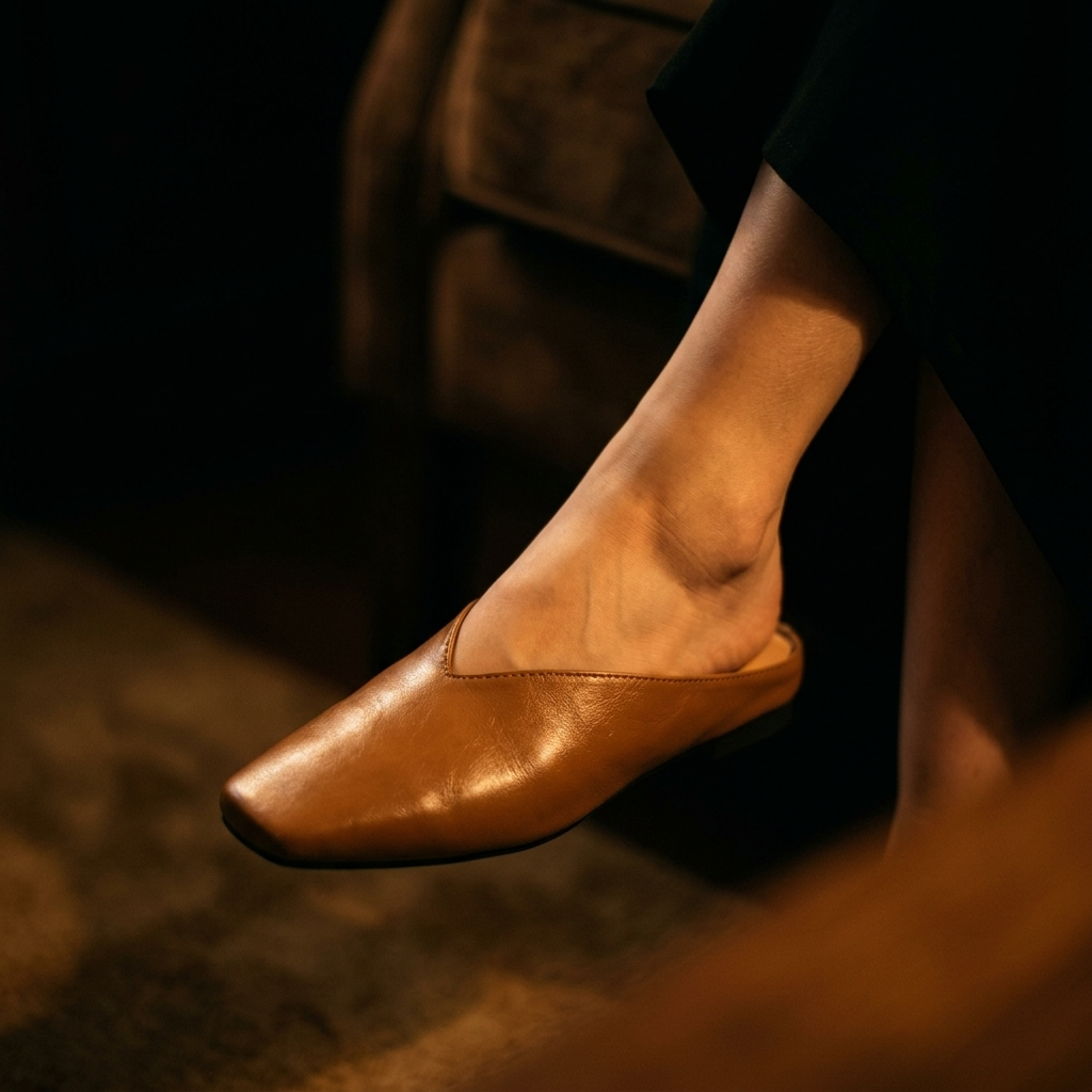 Nash | Elegant Orthopedic V-Cut Mule